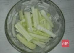 青椒黄瓜拌皮蛋的做法图解4