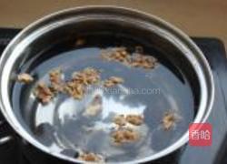 核桃桂圆茶的做法图解3