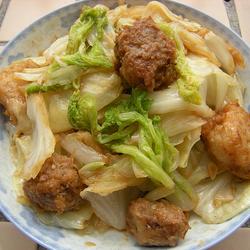 白菜包菜炒丸子的做法[图]