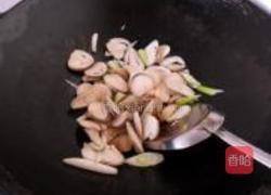 草菇溜鸭血的做法图解3