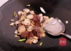 草菇溜鸭血的做法图解4