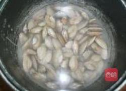 姜葱爆花蛤的做法图解1