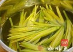 果醋黄花菜的做法图解2