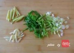 红烧肉丝鲈鱼的做法图解1