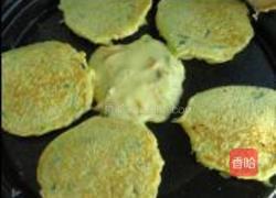 黄瓜胡萝卜丝饼的做法图解5
