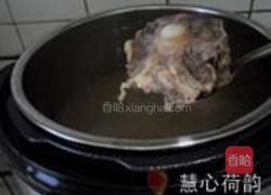 番茄藜麦酸黄瓜牛尾汤的做法图解12