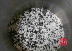 紫米红枣粥的做法图解1