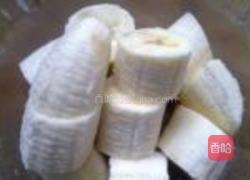 香蕉奶昔的做法图解2