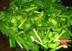 韭菜炒蚕豆米的做法图解5