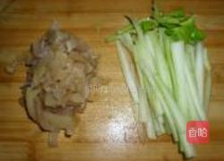 咸菜西芹炒牛肉的做法图解1