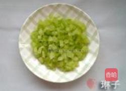 香菇西芹小米粥的做法图解1