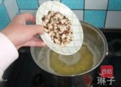 香菇西芹小米粥的做法图解5
