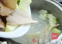 丝瓜蘑菇排骨汤的做法图解4