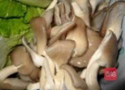 袖珍菇生菜汤的做法图解2