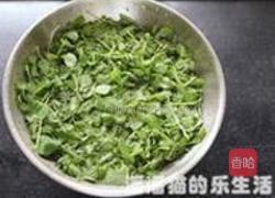 核桃仁拌豆尖的做法图解1