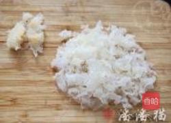 桃胶炖银耳的做法图解3