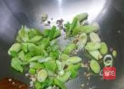 烧肉炒蒜苗的做法图解2