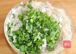 韭菜素包子的做法图解2