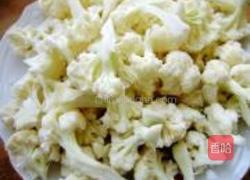 香菇炒菜花的做法图解1