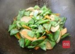 火腿肠炒扁豆的做法图解7