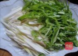 青椒茭白炒肉丝的做法图解2