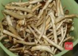 小炒茶树菇的做法图解1