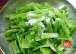 芹菜拌花生米的做法图解3