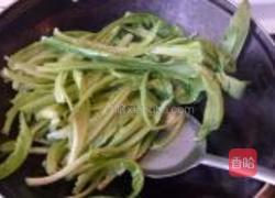 豆豉鲮鱼油麦菜的做法图解5