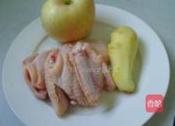 苹果烧鸡翅的做法图解1