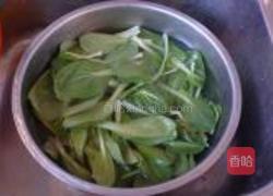 青菜炒蘑菇的做法图解1