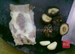 圆白菜香菇肉卷的做法图解1