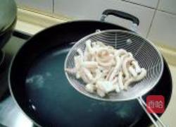 韭菜炒鱿鱼的做法图解7