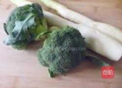 蚝油茭白西兰花的做法图解1
