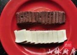 剁椒蒸鸭血豆腐的做法图解2