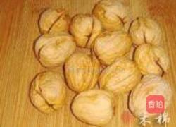 琥珀核桃糖的做法图解1