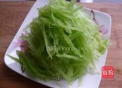 清爽莴笋丝的做法图解3