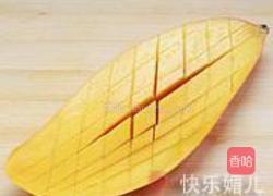 水果海鲜沙拉的做法图解2