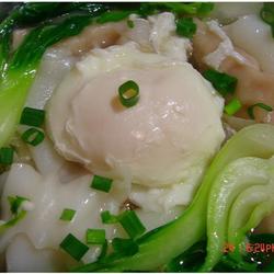 鱼皮饺包蛋煮肠粉的做法[图]