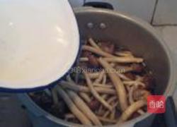 茶树菇炖排骨的做法图解5
