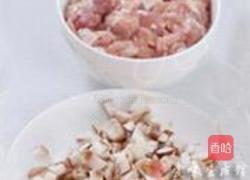 香菇鸡肉米线的做法图解1