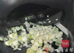 香菇鸡肉米线的做法图解2