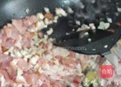 香菇鸡肉米线的做法图解3