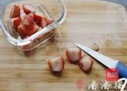 桂花陈醋酿草莓的做法图解2