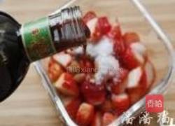 桂花陈醋酿草莓的做法图解4