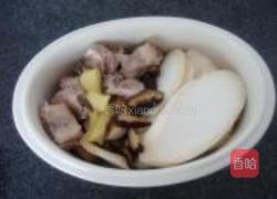 鸡腿蘑炖排骨的做法图解5