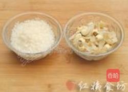 灵芝莲子百合粥的做法图解2