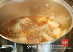 枸杞雪梨炖桃胶的做法图解6