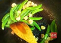 荷兰豆虾仁小炒的做法图解2