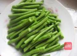 腐乳汁拌豇豆的做法图解1
