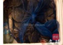水煮河蟹的做法图解1